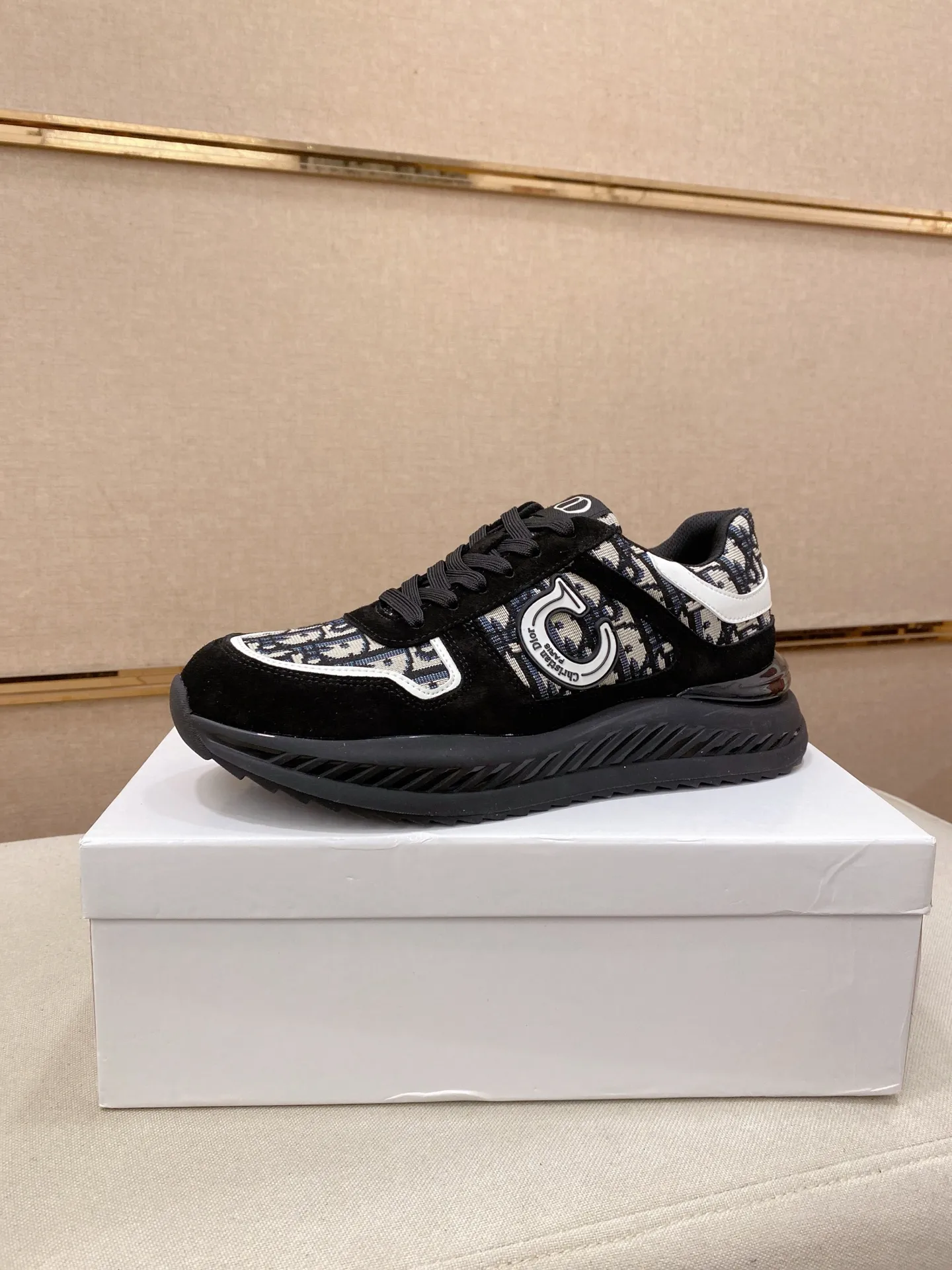 Men's shoes💰 462💰🇮🇹🇮🇹Dior d The new model is on sale at the same time at the counter. The upper 🇮🇹 is imported Italian first-layer cowhide, and the lining is fully imported sheepskin 💪💪. It is a complete 1⃣️ to 1⃣️ replica 🇮🇹💪💪, ⚠ Sole: The original sole is specially provided by the original factory. The exclusive movable molded sole is super comfortable. ⚠Original factory single goods, 🔍🔍high quality, you can enter and leave the counter at will, welcome to compare⚠. Code number:38-44